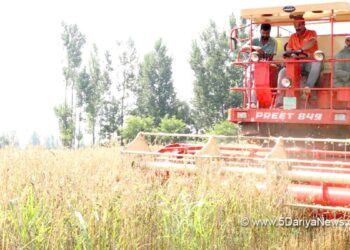 Director Agriculture Chowdhury Mohammad Iqbal visits SMF Allowpora Shopian
