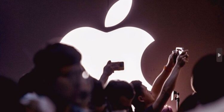 Apple Needs to Evolve to Compete in the Artificial Intelligence Era