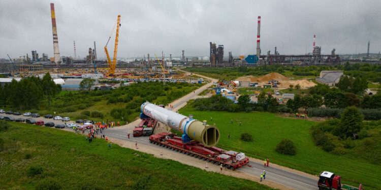 Record-Breaking Reactor Installation for Lithuanian Refiner
